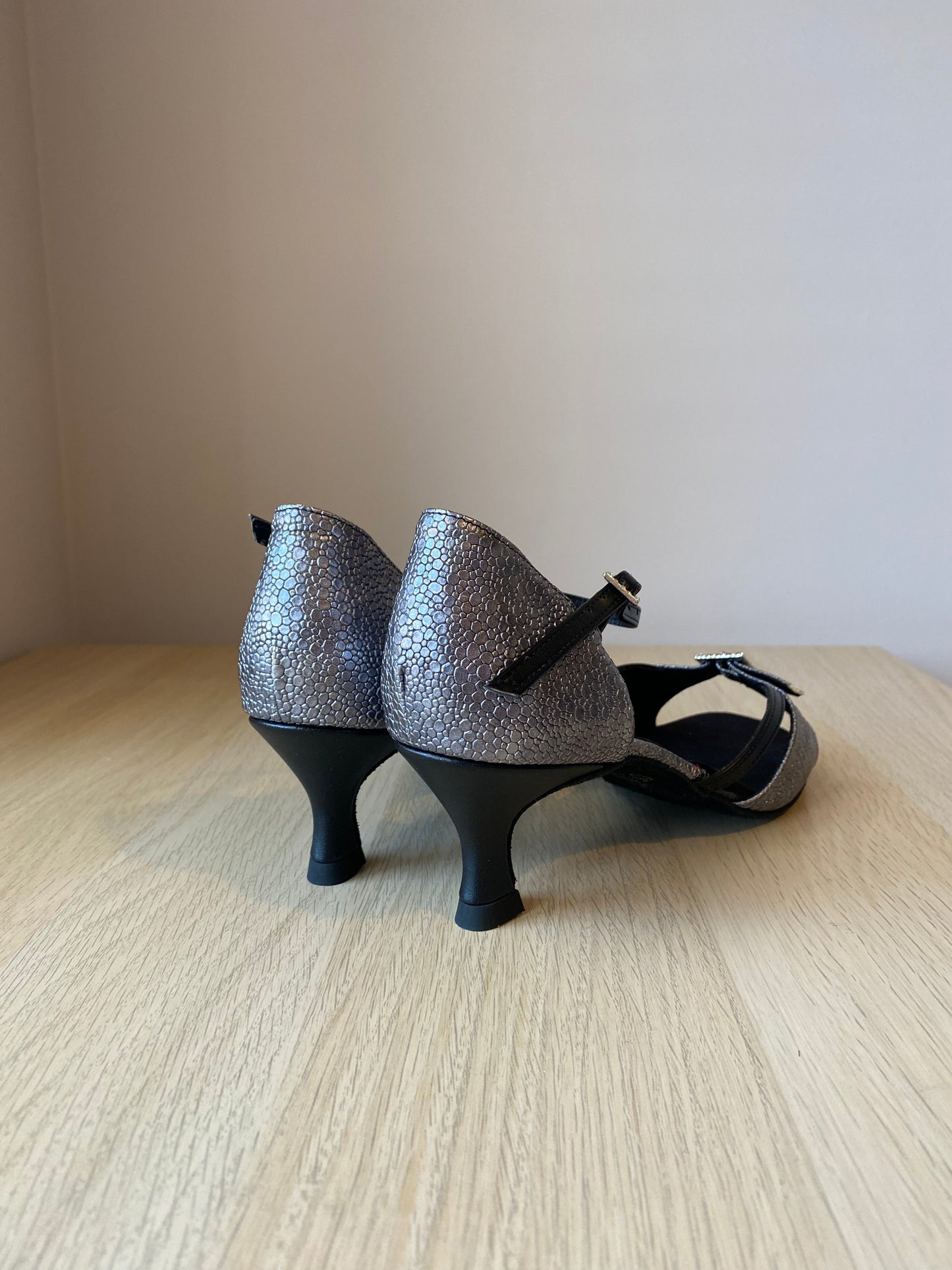 Tasha - Black/Metallic Gunmetal Frog (Size 7)