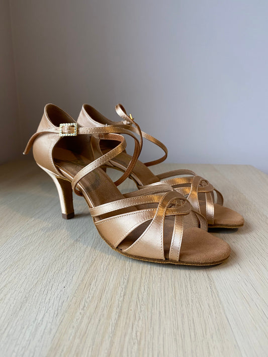 Mia - Peach Satin (Size 7N)