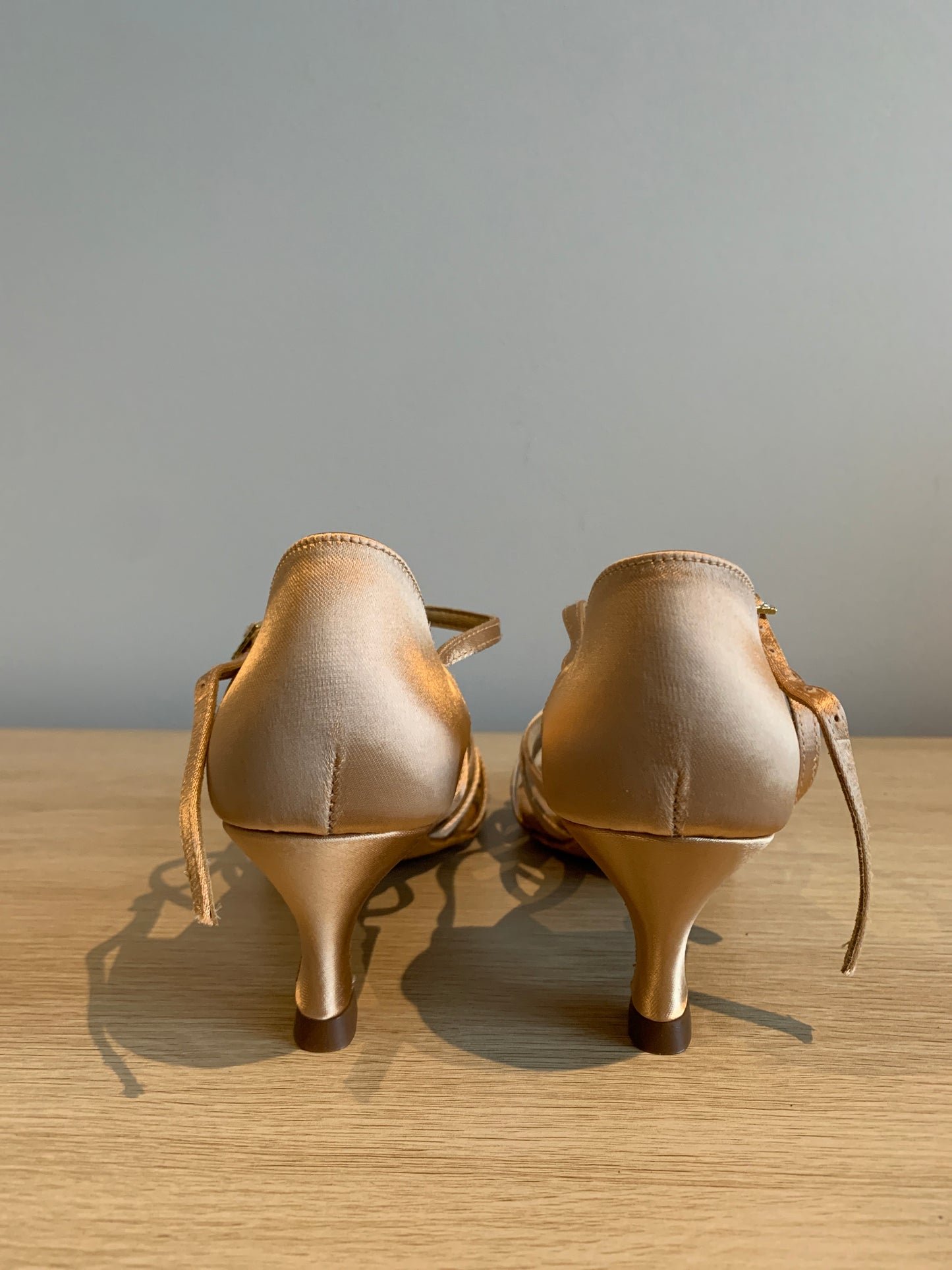 Flavia - Peach Satin - Size 4.5 - Regular