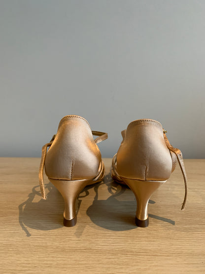 Flavia - Peach Satin - Size 4.5 - Regular