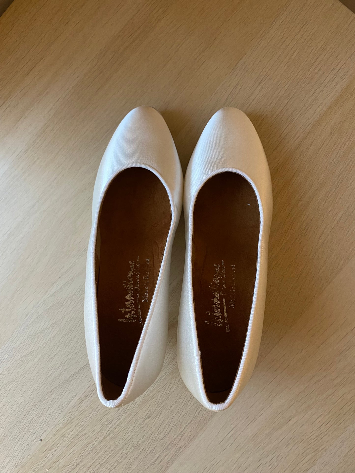 ICS RoundToe - White Satin - Size 4 - Regular