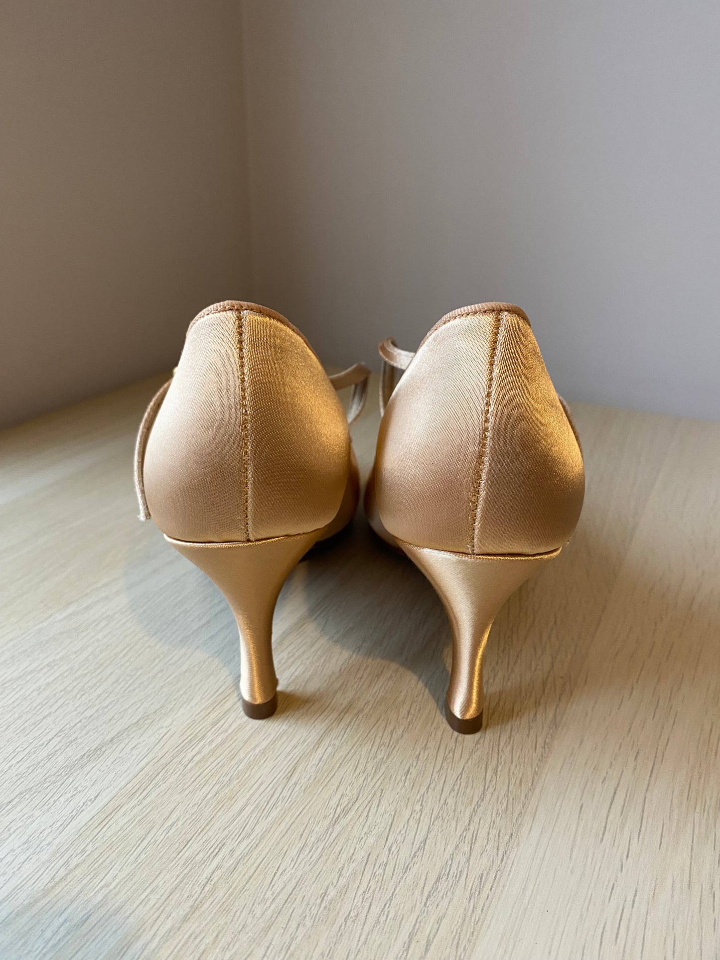 ICS RoundToe SingleStrap - Peach Satin - Size 5 - Regular (Vegan)