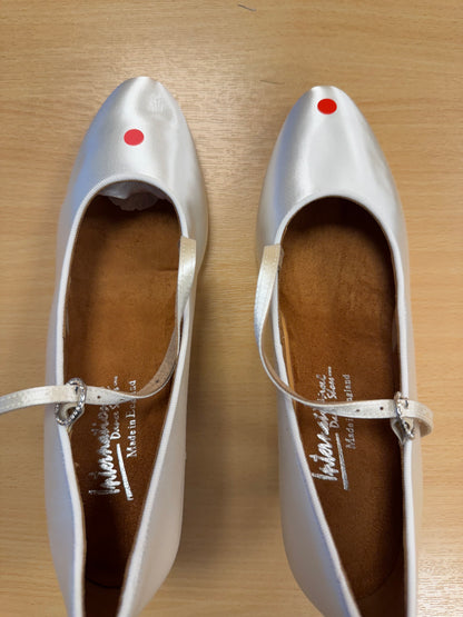 ICS RoundToe SingleStrap - White Satin - Size 7 - Regular