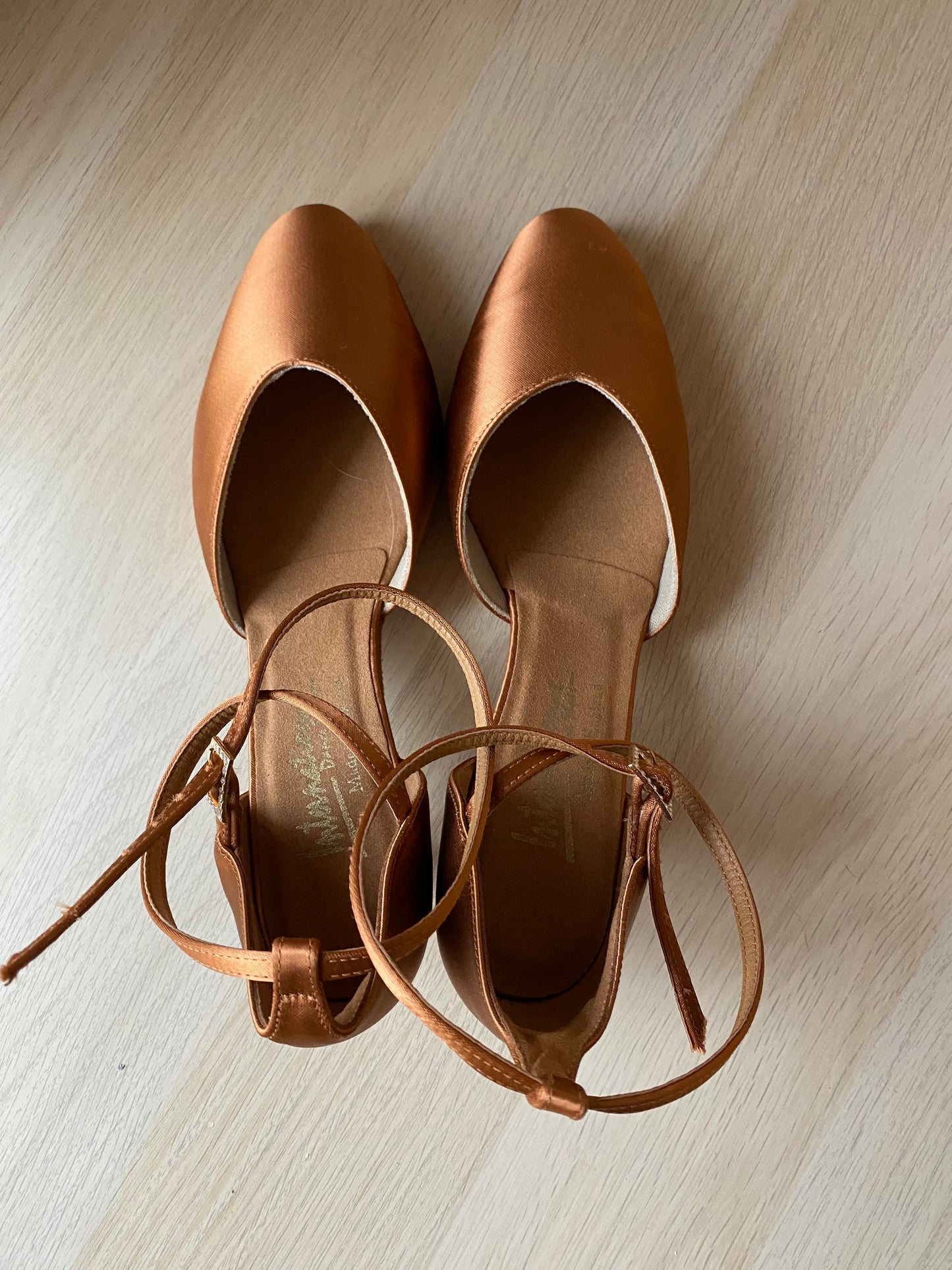 American Smooth - Tan Satin - Size 7 - Wide