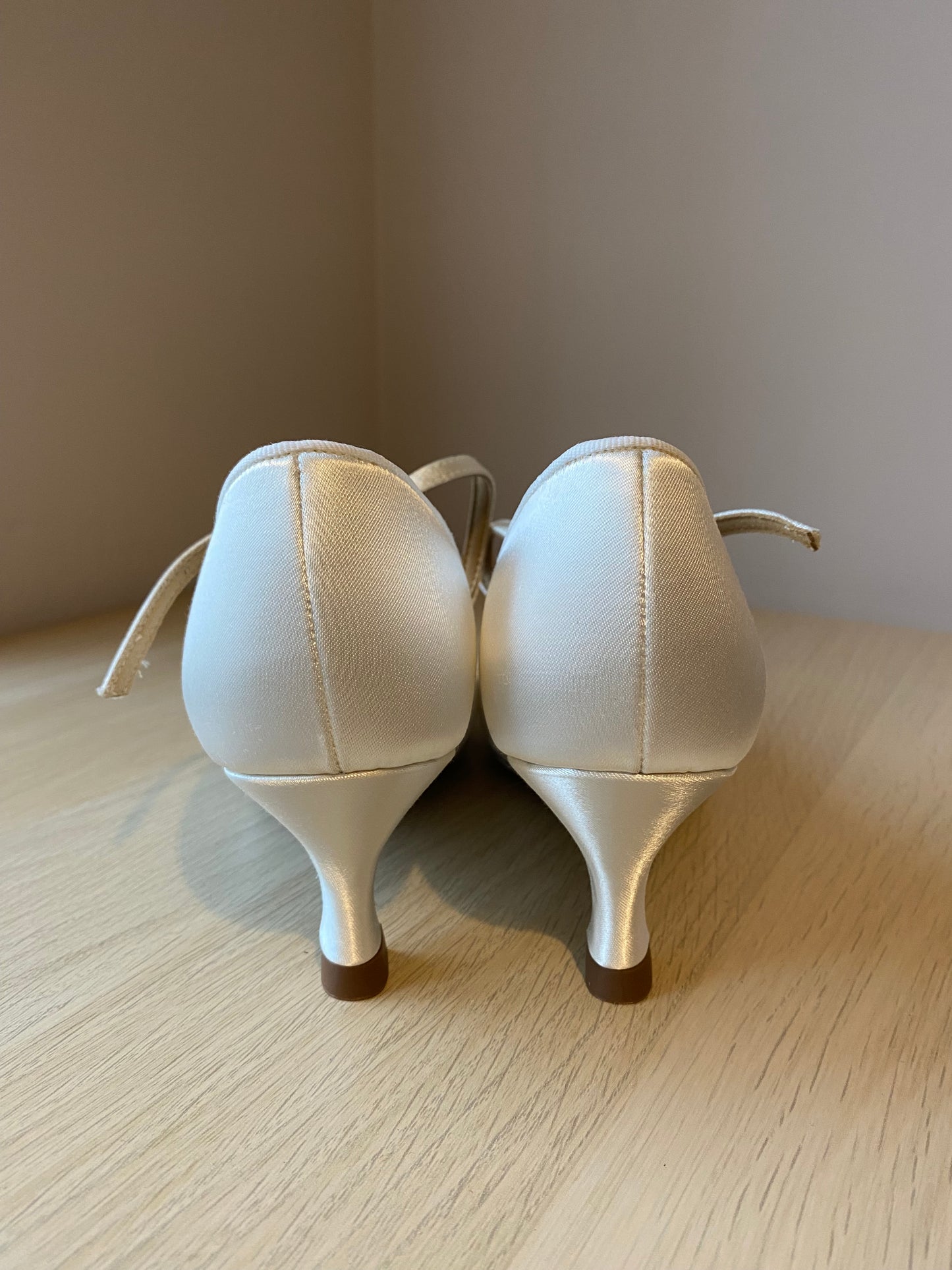 ICS Vista SingleStrap - White Satin - Size 4 - Wide