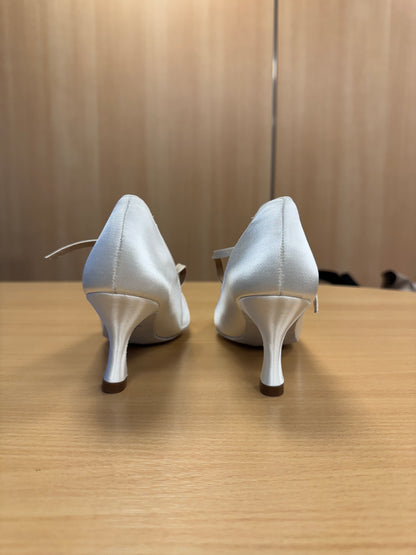 ICS RoundToe SingleStrap - White Satin - Size 7 - Regular