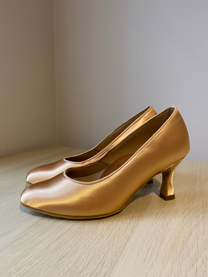 ICS RoundToe - Peach Satin - Size 4.5 - Regular