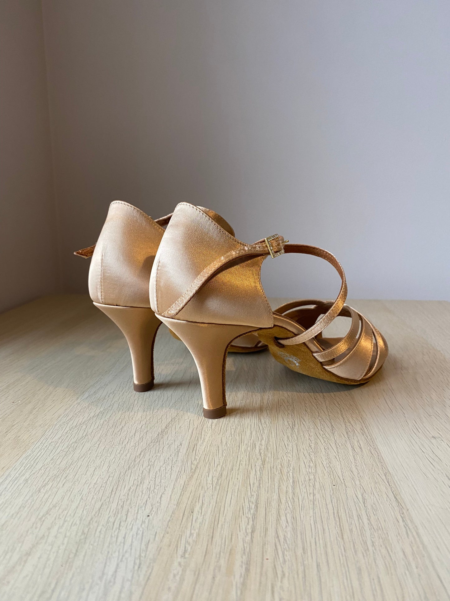 Mia - Peach Satin (Size 7N)