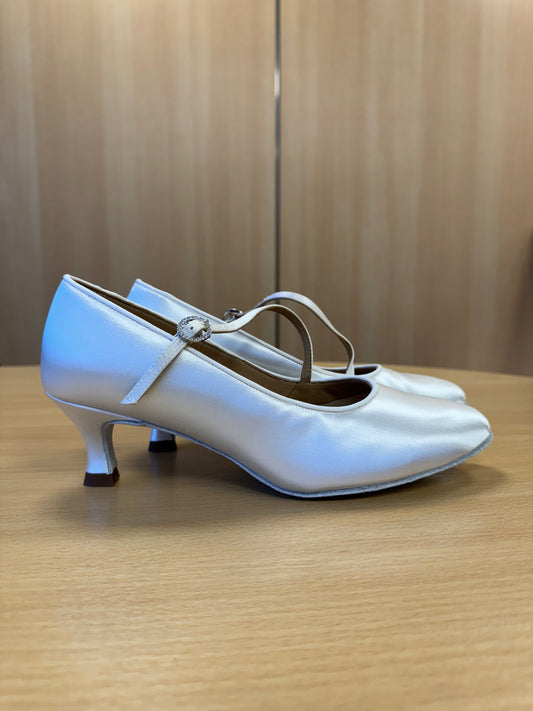 ICS RoundToe S/Strap - White Satin (Size 8W)