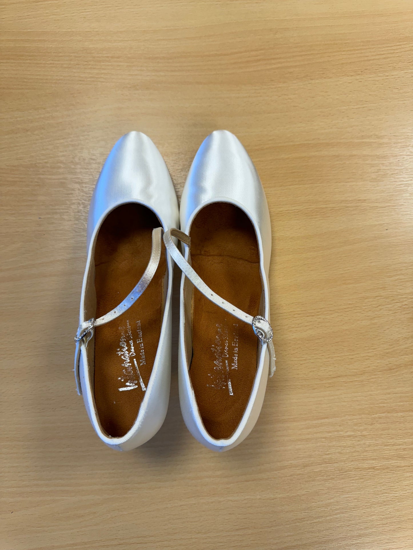 ICS RoundToe S/Strap - White Satin (Size 8W)