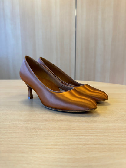 ICS RoundToe - Tan Satin (Size 6.5)