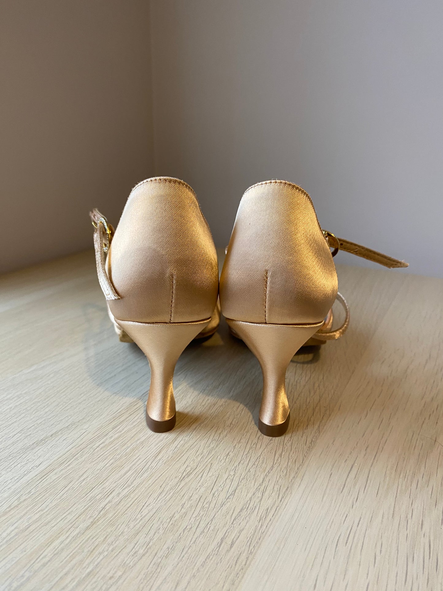 American Klass - Peach Satin - Size 4.5 - Wide