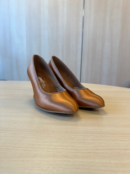 ICS RoundToe - Tan Satin (Size 5.5)