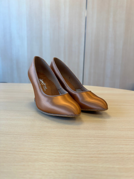 ICS RoundToe - Tan Satin (Size 5.5)