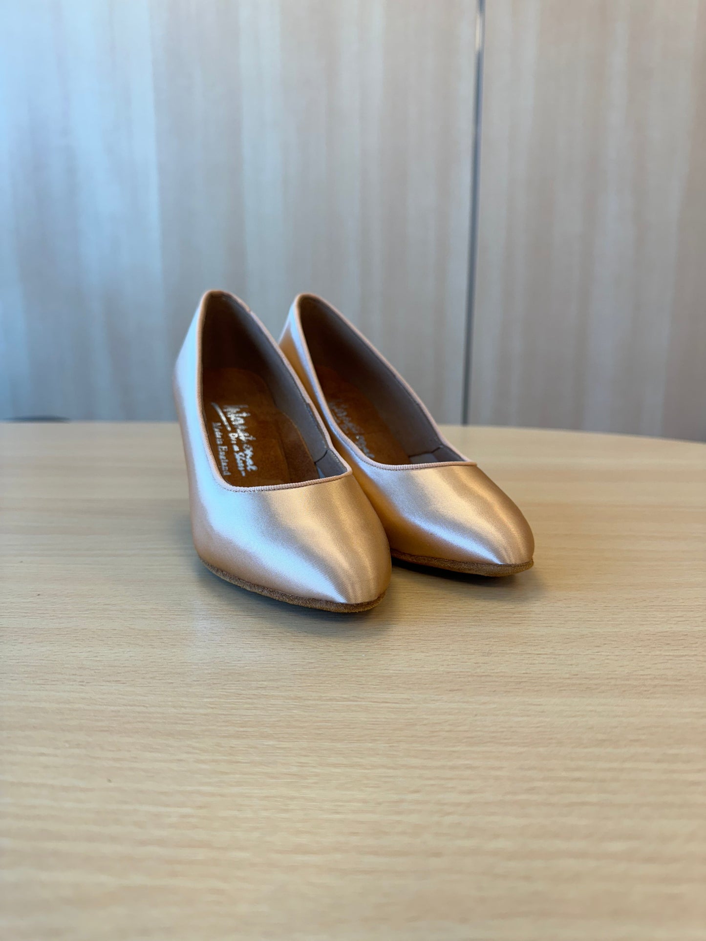 ICS RoundToe - Peach Satin (Size 3.5XW)