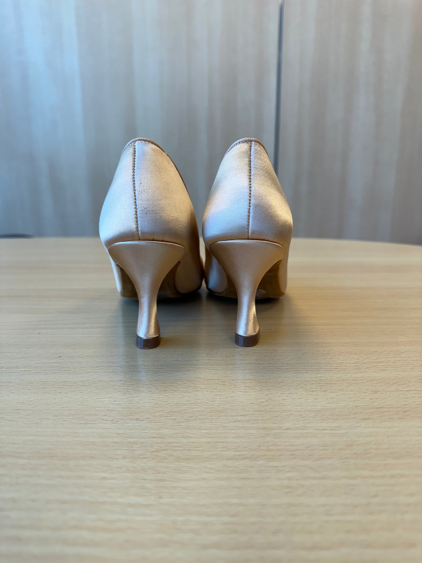 ICS RoundToe - Peach Satin (Size 3.5XW)