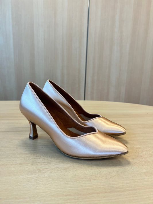 ICS SuperStar - Peach Satin (Size 6N)