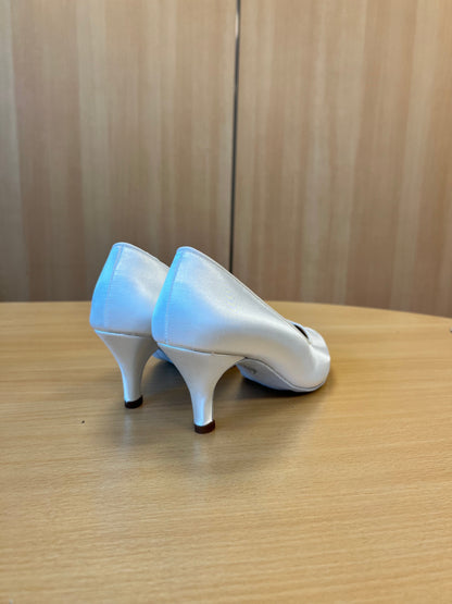 ICS SuperStar - White Satin (Size 8)