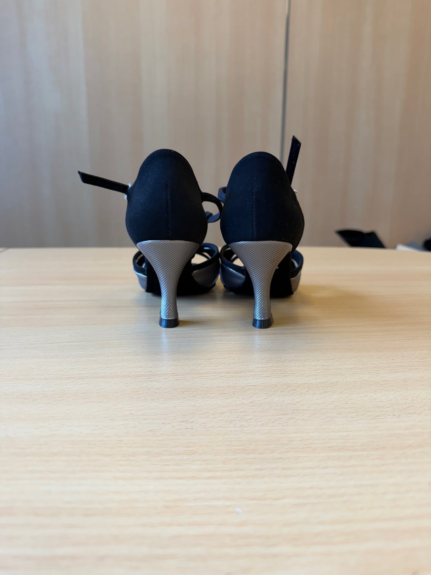 Mia T-Bar - Black Nubuck/Steel Pixel - Size 5 - Wide