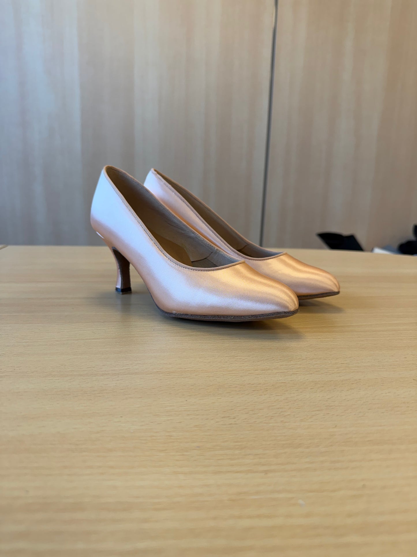 ICS RoundToe - Peach Satin - Size 4.5 - Regular