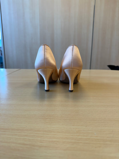 ICS RoundToe - Peach Satin - Size 4.5 - Regular