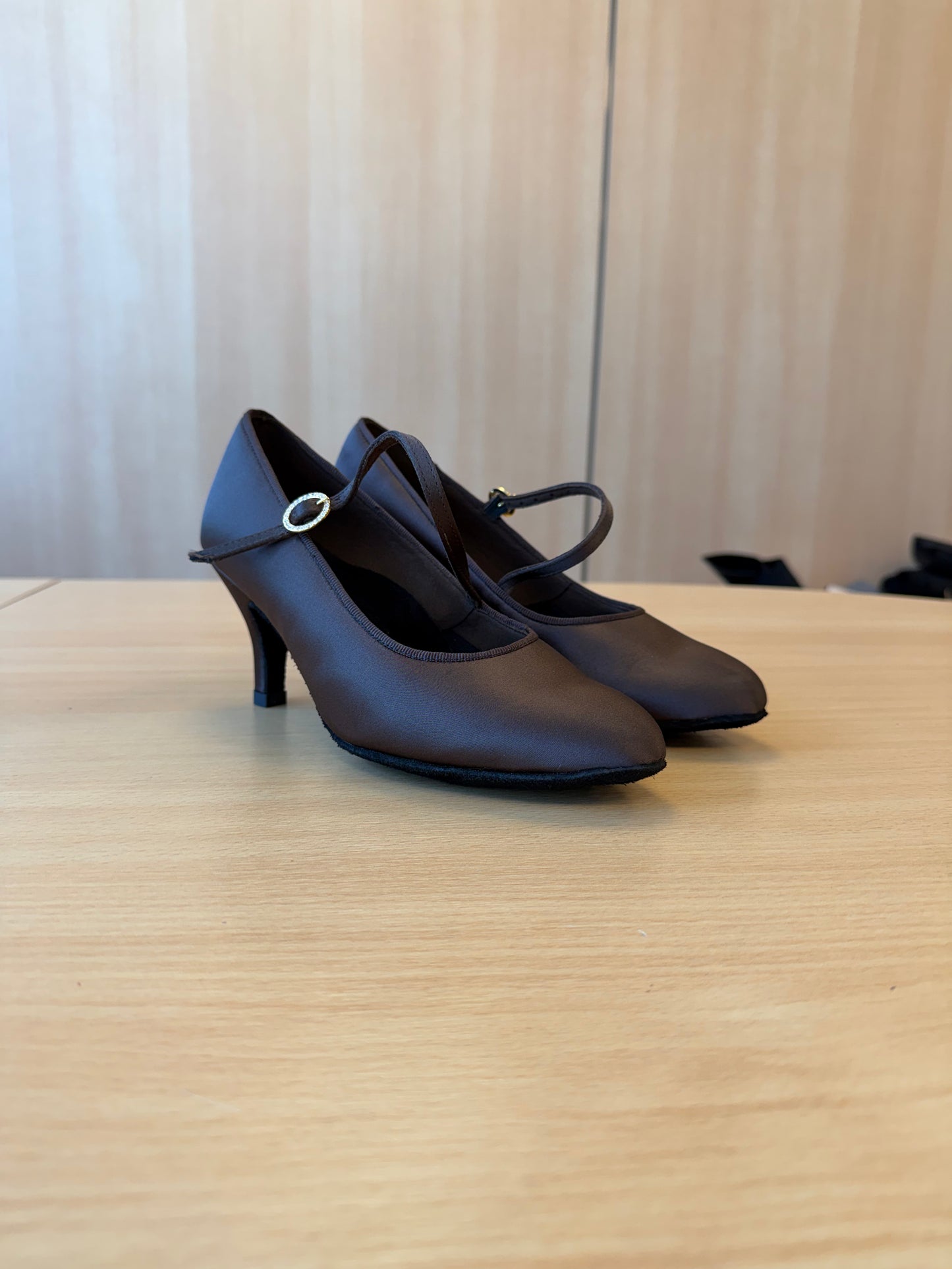 ICS RoundToe SingleStrap - Espresso Satin - Size 5 - Regular