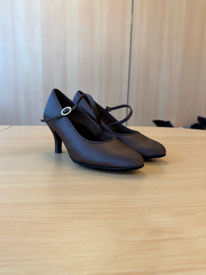 ICS RoundToe SingleStrap - Espresso Satin - Size 5 - Regular
