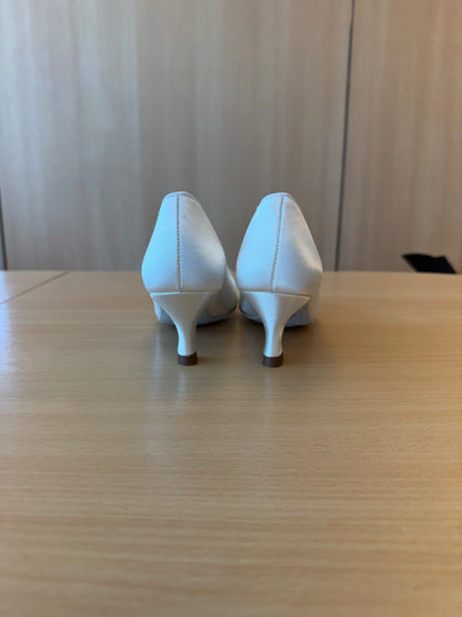 ICS RoundToe - White Satin - Size 5.5 - Regular
