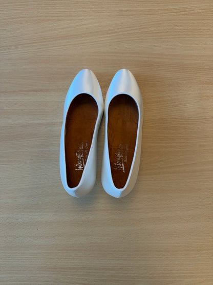 ICS RoundToe - White Satin - Size 5.5 - Regular