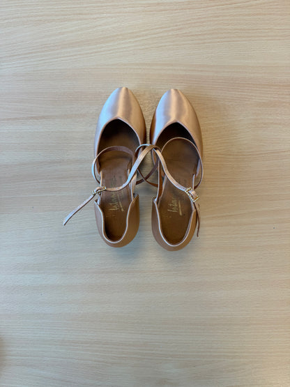 American Smooth - Peach Satin - Size 4.5 - Wide