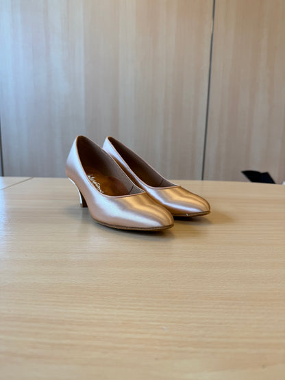 ICS RoundToe - Peach Satin - Size 4.5 - Regular