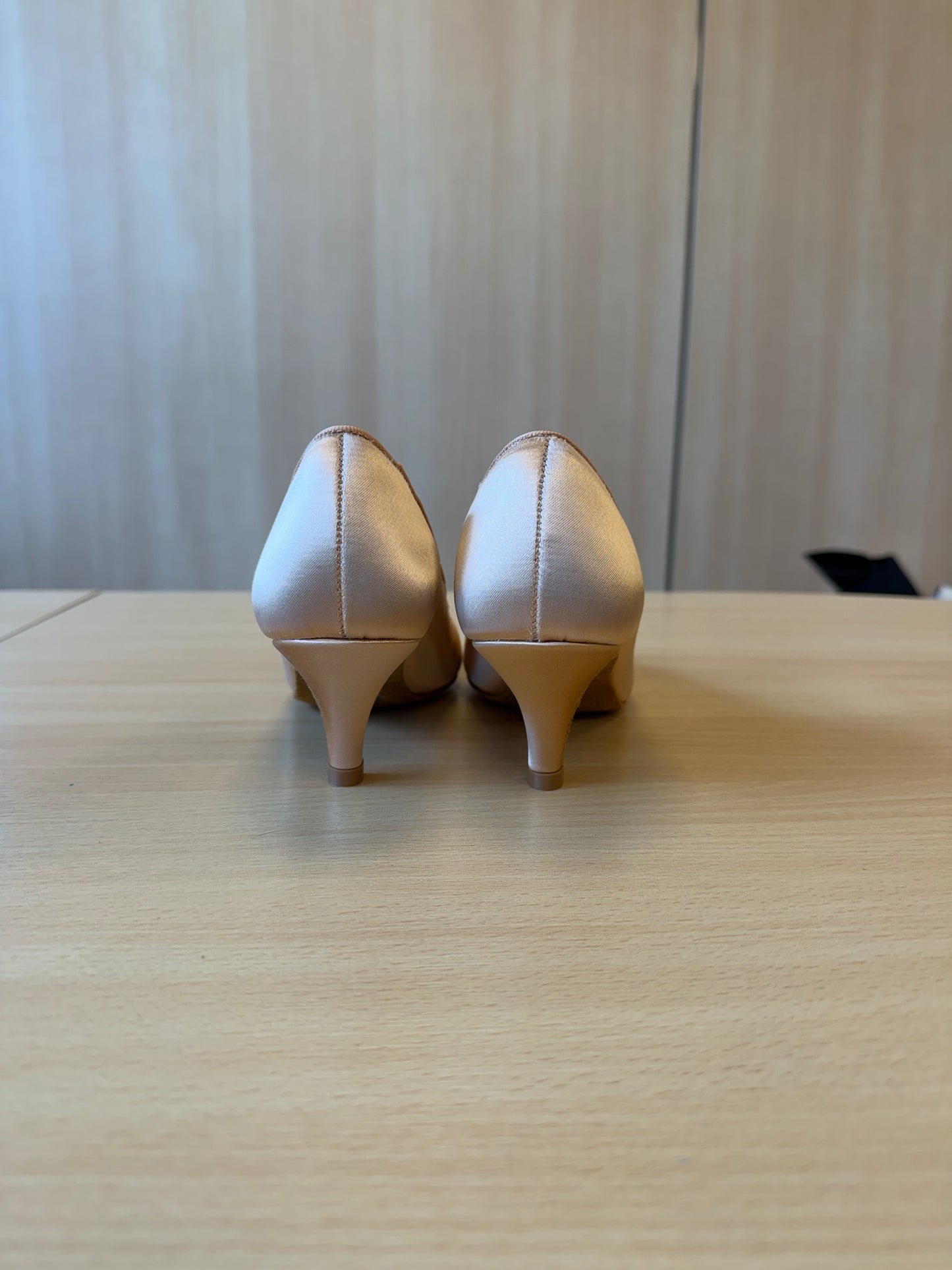 ICS RoundToe - Peach Satin - Size 4.5 - Regular