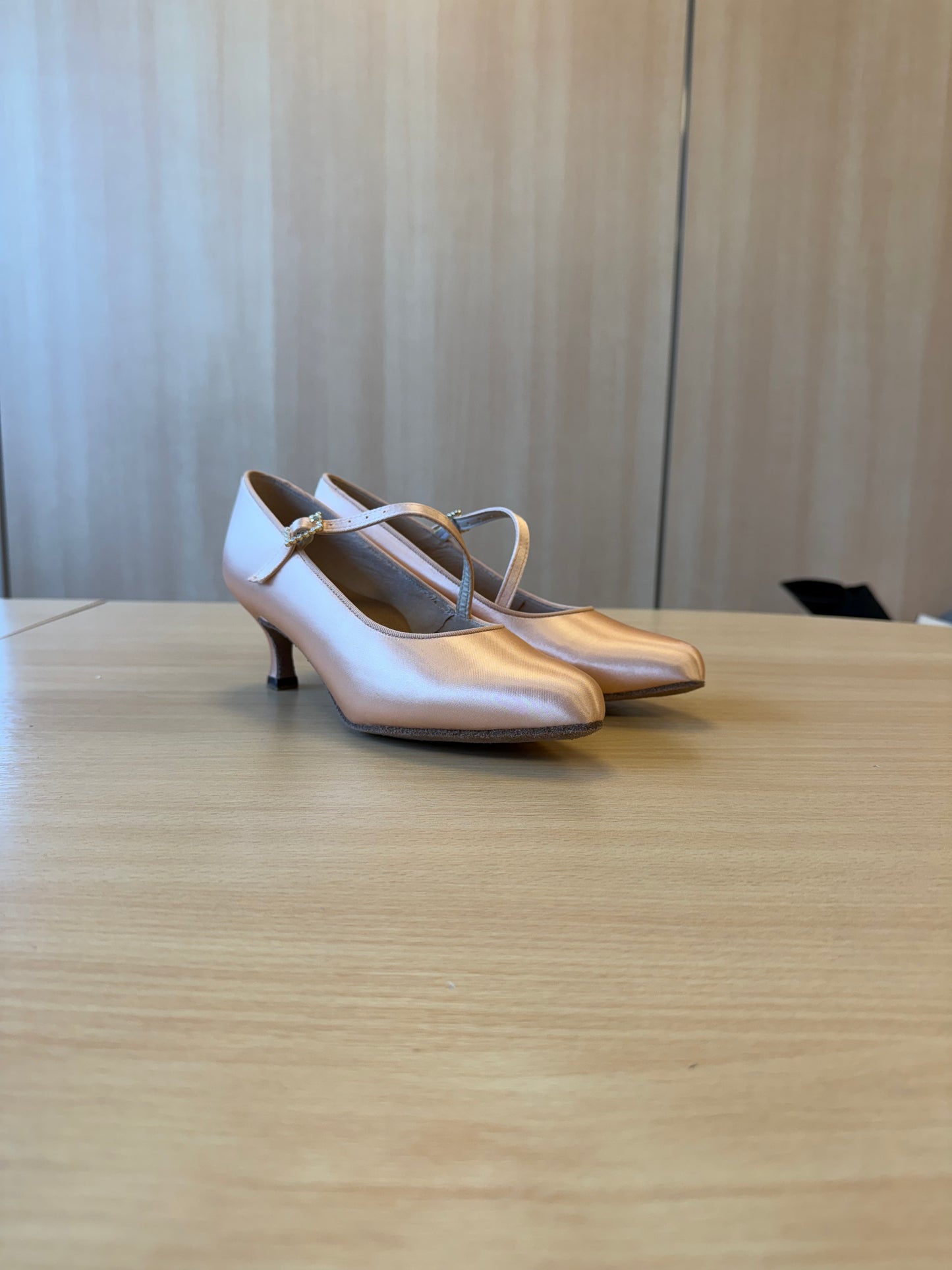 ICS RoundToe SingleStrap - Peach Satin - Size 4.5 - Regular