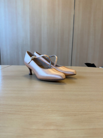 ICS RoundToe SingleStrap - Peach Satin - Size 4.5 - Regular
