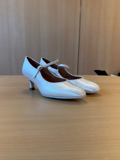 ICS Classic - White Satin - Size 4.5 - Regular