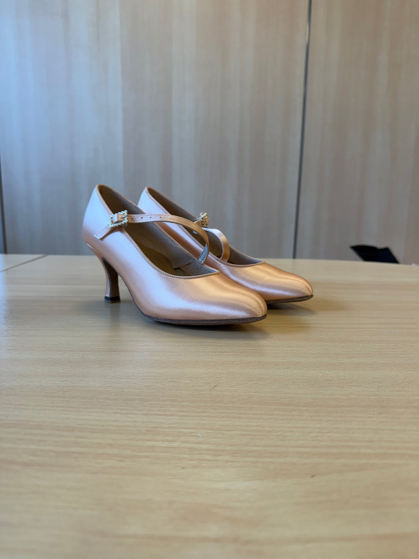 ICS RoundToe SingleStrap - Peach Satin - Size 4 - Regular