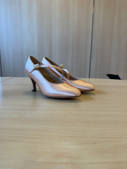 ICS RoundToe SingleStrap - Peach Satin - Size 4 - Regular