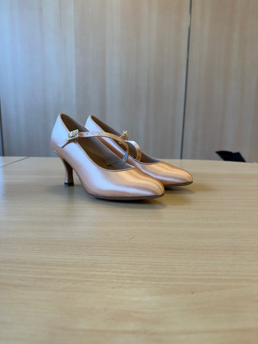 ICS RoundToe SingleStrap - Peach Satin - Size 4 - Regular