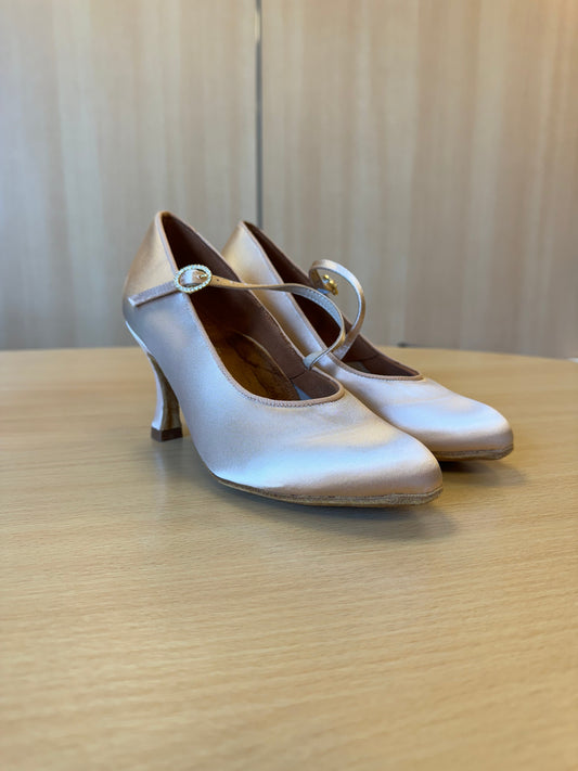 ICS RoundToe SingleStrap - Peach Satin (Size 4.5)