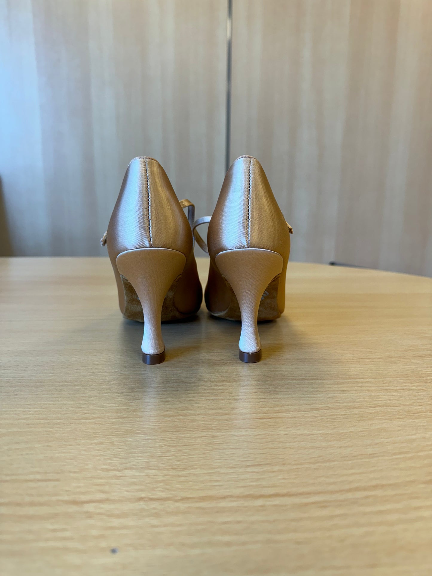 ICS RoundToe SingleStrap - Peach Satin (Size 4.5)