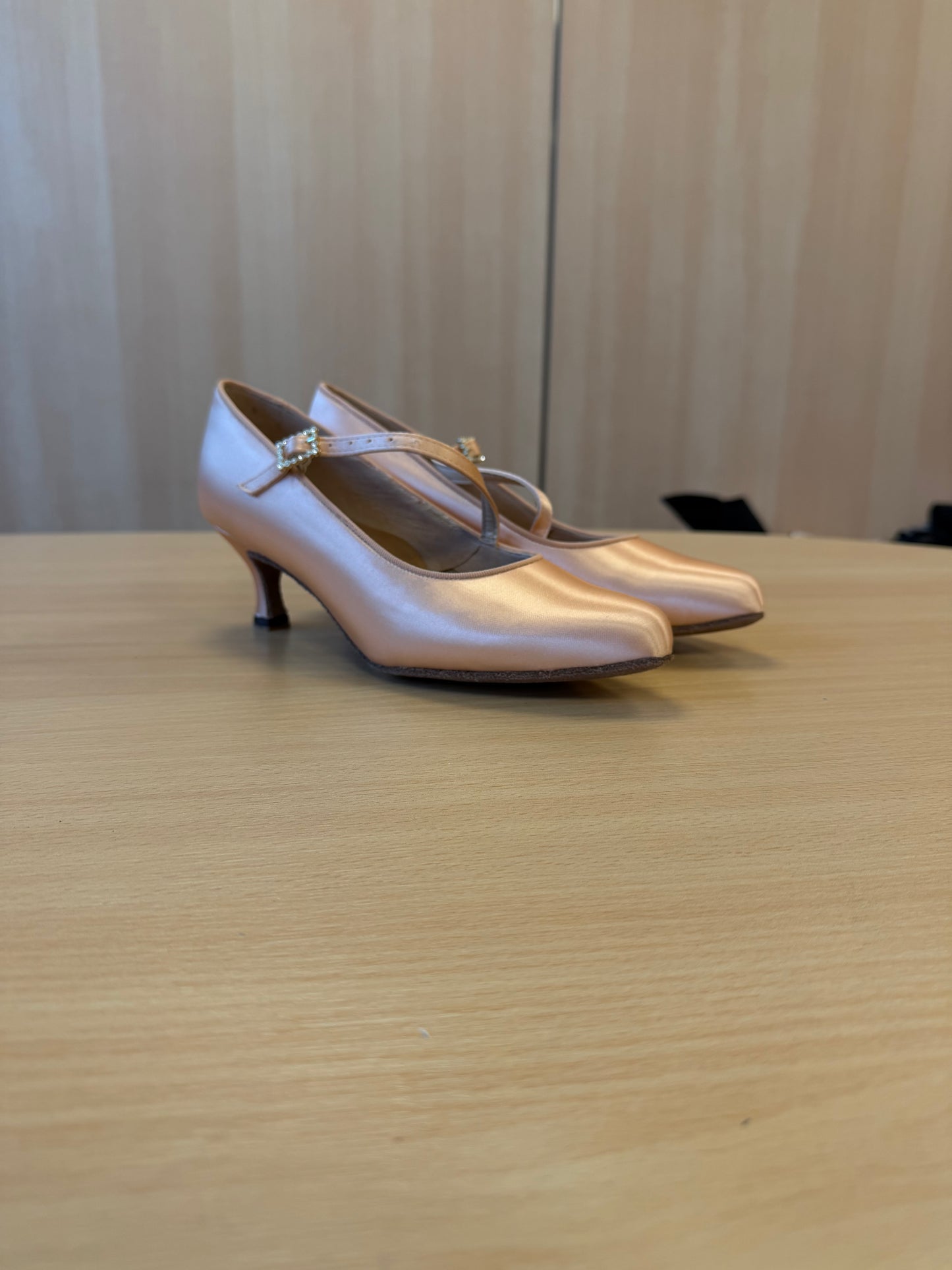 ICS RoundToe SingleStrap - Peach Satin - Size 4.5 - Regular