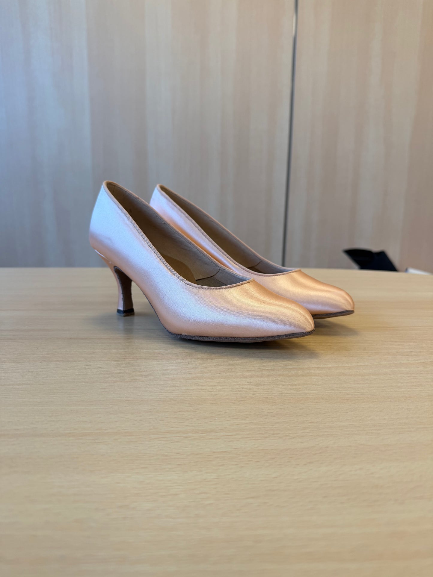 ICS RoundToe - Peach Satin - Size 4.5 - Regular