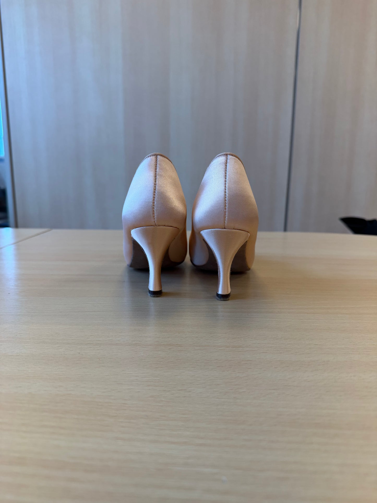 ICS RoundToe - Peach Satin - Size 4.5 - Regular