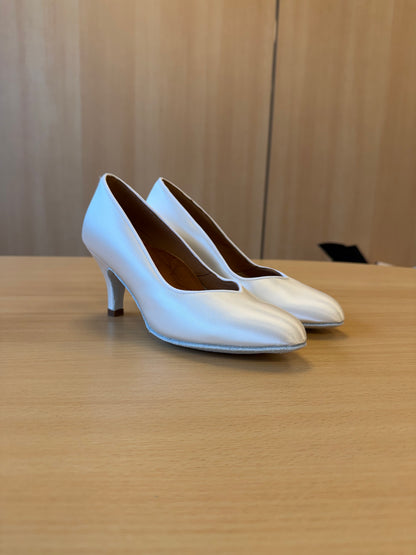 ICS Vista - White Satin - Size 4 - Narrow