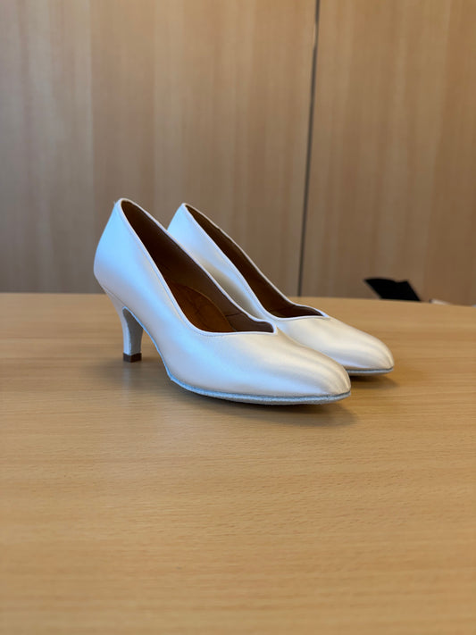 ICS Vista - White Satin - Size 4 - Narrow