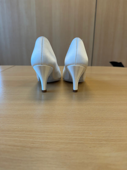 ICS Vista - White Satin - Size 4 - Narrow