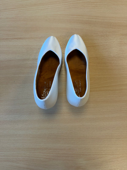 ICS Vista - White Satin - Size 4 - Narrow