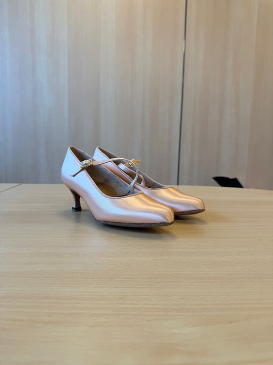 ICS RoundToe SingleStrap - Peach Satin - Size 4.5 - Regular