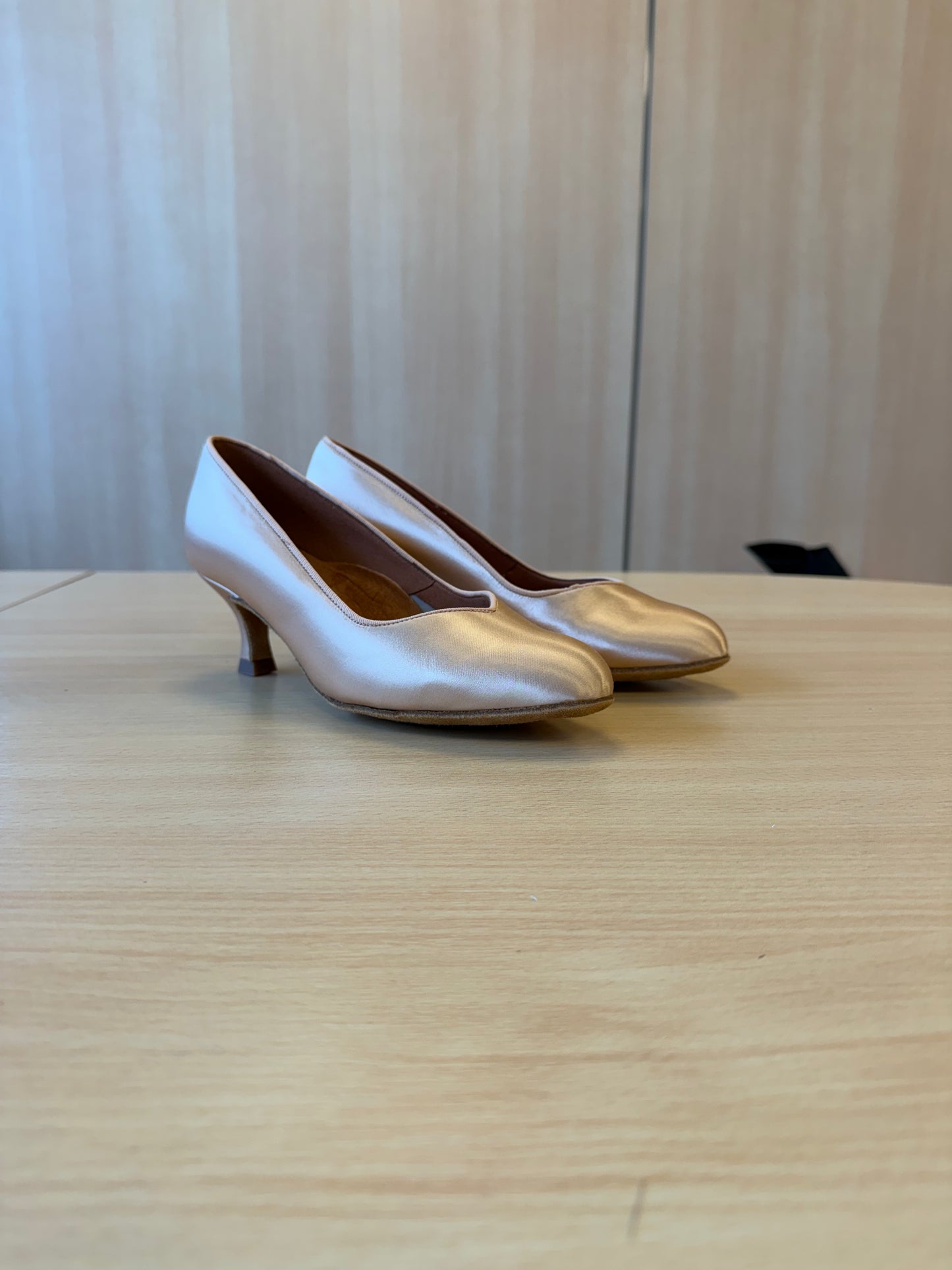 ICS Vista - Peach Satin - Size 4.5 - Regular