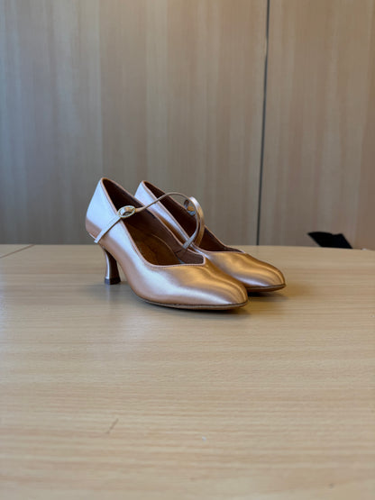 ICS Vista SingleStrap - Peach Satin - Size 4.5 - Regular